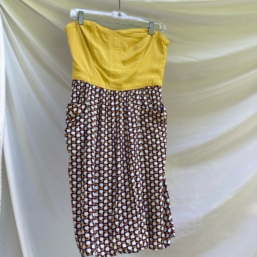 Xhilaration strapless apple dress with pockets, size medium